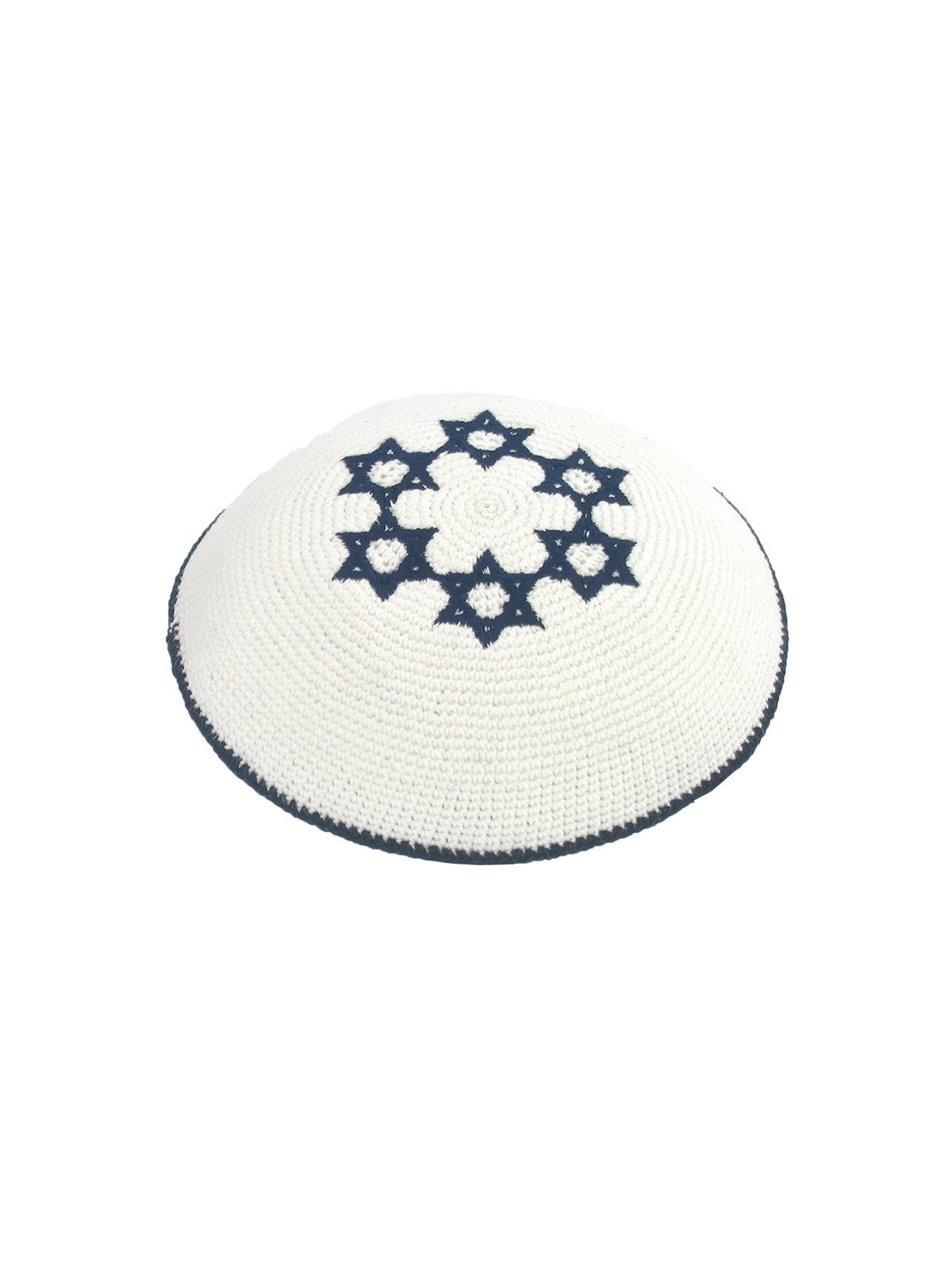 כיפה סרוגה לבנה עם מגני דוד כחול כהה | כיפה סרוגה